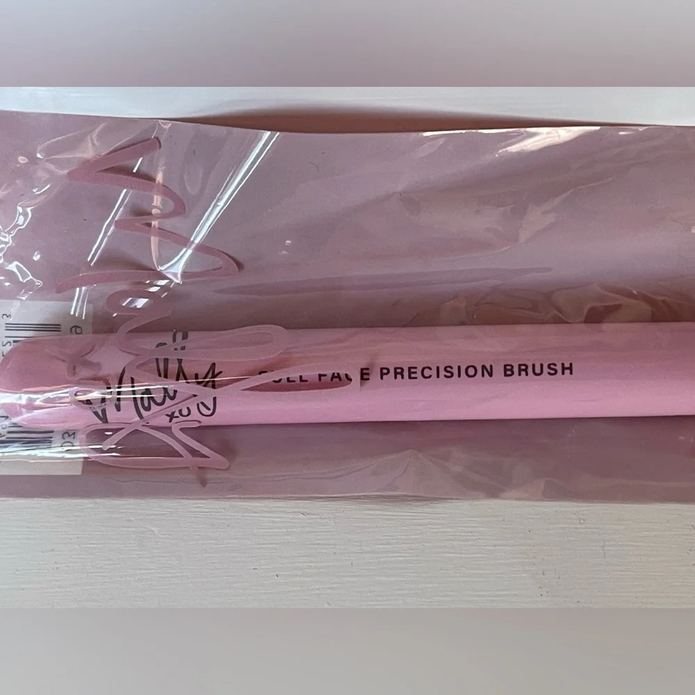 Mally Beauty Pink Full-Face Precision Brush